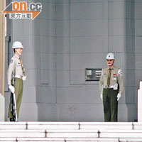 台灣總統府憲兵開槍自殺事件，死者執勤衞哨所站的位置。（張孝義攝）