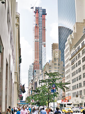 One57（中）將成為紐約市最高的住宅大樓。（資料圖片）
