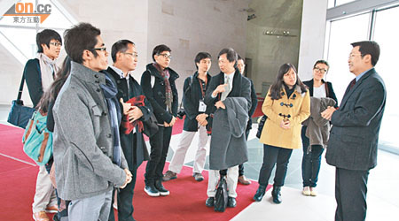 本港大學生組團往美國考察，並赴中國大使館。（受訪者提供）
