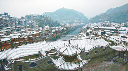 湖南湘西 鳳凰古城<br>投資55億<br>鳳凰古城是遊客旅遊熱點。（資料圖片）