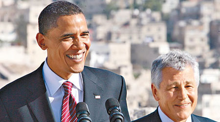 奧巴馬（左）○八年競選總統時出訪約旦，哈格爾（右）隨行。（資料圖片）