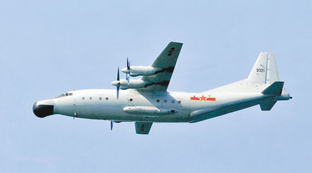 中國空軍「運8」偵察機
