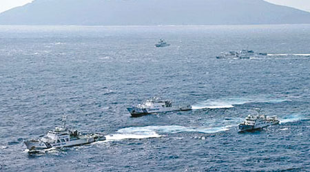 圖為中日公務船早前在釣島海域對峙。（資料圖片）