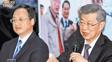 陳冲（右）請辭，江宜樺（左）接任台灣的行政院院長。（本報台北傳真）