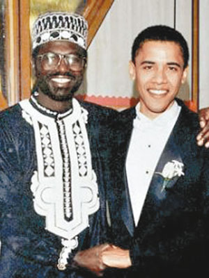 馬利克（左）被指妒忌奧巴馬（右）。圖為他多年前出席奧巴馬的婚禮。