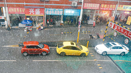 長沙昨遭遇暴雨及冰雹襲擊。（中新社圖片）