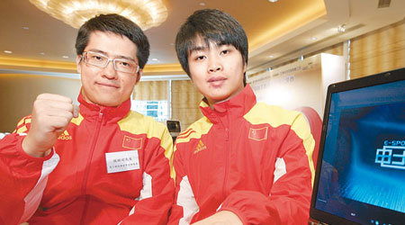 內地有不少電子競技好手，當中李曉峰（右）與楊樹超曾在多個國際賽事奪獎。（資料圖片）