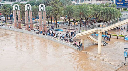 廣西桂林 臨江街雨後變汪洋。