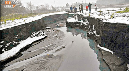 洞庭湖受附近工業及生活污水排放影響，污染嚴重。（資料圖片）