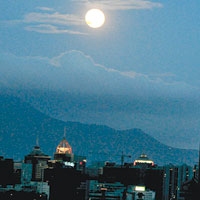 福建<br>福建福州市上空的「超級月亮」。（中新社圖片）