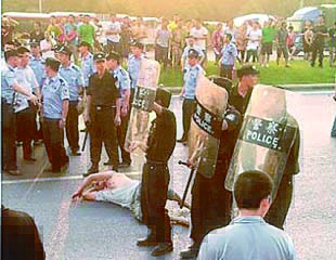 川千人騷亂 警民混戰八小時