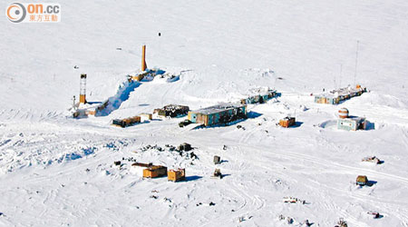 沃斯托克冰湖在二千萬年來一直與世隔絕。圖為當地的科學考察站。