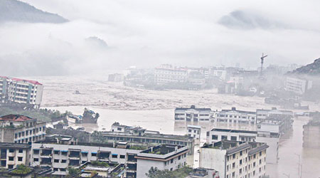 北川老縣城遭洪水包圍。（中新社圖片）
