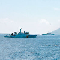 多艘中國海警船昨靠近釣魚島巡航。（電視畫面）