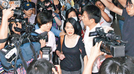 藝人小S因胖達人麵包事件被台北地檢署以證人身份傳喚出庭。（張孝義攝）