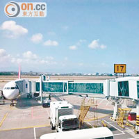 四川航空<br>四川航空由福州飛成都班機停經長沙機場，因遭炸彈恐嚇導致延誤。