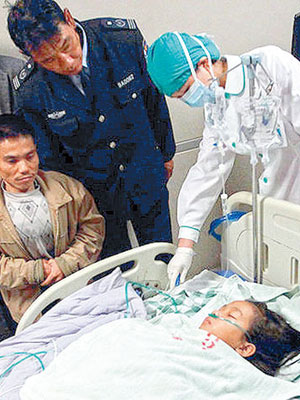 小敏墮樓後被送往醫院搶救。（互聯網圖片）