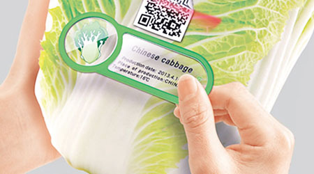 用掃描器掃視蔬果保鮮標籤，便可以讀取蔬果的詳細資料。（互聯網圖片）