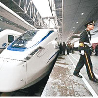 上海利用高鐵跨省運送逾千名武警。（互聯網圖片）