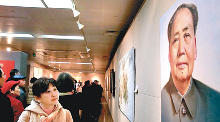 紀念毛澤東誕辰一百二十周年藝術展前天在上海舉行。（中新社圖片）
