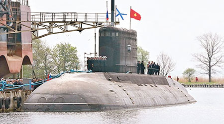 越南海軍正式接收河內號潛艇。（互聯網圖片）