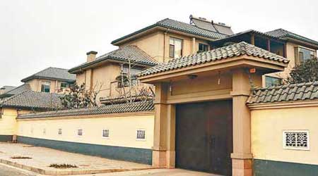 谷俊山家族在河南濮陽家鄉的別墅群佔地約二十畝，被當地人稱為將軍府。（中新社圖片）