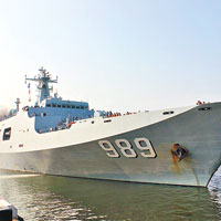 圖為南海艦隊的登陸艦。（中新社圖片）