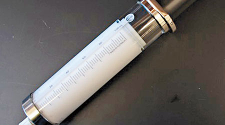 科學家研發出可注射入人體，釋出氧氣助危急病人脫困的微粒氧氣珠。 （互聯網圖片）