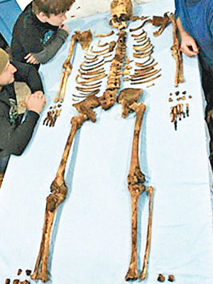 考古團隊成功將大部分骸骨拼湊成原本模樣。（互聯網圖片）
