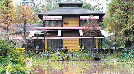 珠江公園內的紅酒吧要關閉整改。（互聯網圖片）
