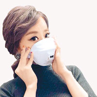 南韓電視台女主播提醒民眾戴口罩外出。（互聯網圖片）