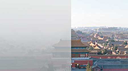北京經過一周霧霾困擾後昨迎來藍天。圖為故宮周二（左）和昨日（右）拼版圖片。（中新社圖片）