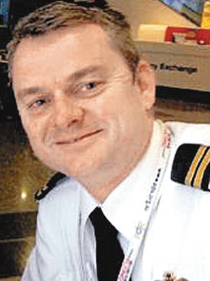 勞勒生前為澳航機師。（互聯網圖片）