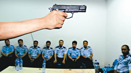 全國民警需進行武器警械使用專項訓練。（互聯網圖片）