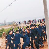 梧州有村民與警員發生推撞。（互聯網圖片）