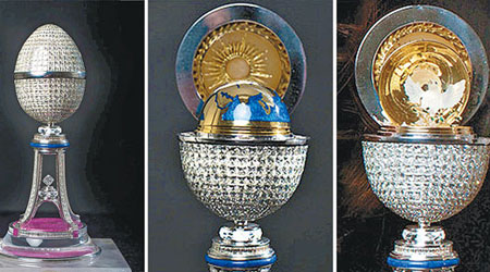 鑽石復活蛋（左）內藏地球儀（中）、水晶白鴿與橄欖枝（右）。（互聯網圖片）