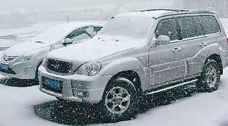 朔州地區五月飛雪，汽車都被雪覆蓋。（互聯網圖片）