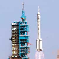 中國太空人去年乘坐神舟十號太空船升空。