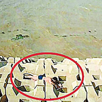 孫正龍用六小時游回防波堤（紅圈示）的位置。（互聯網圖片）
