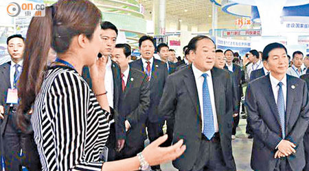 蘇榮（前排右二）被免去全國政協副主席職務。（資料圖片）