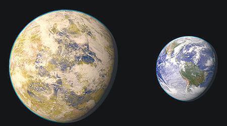 Gliese 832c（左）表面與地球（右）相似，質量大概是地球五倍。（互聯網圖片）