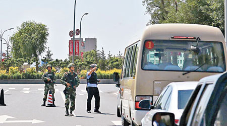 青海警方事後封鎖現場調查。（中新社圖片）