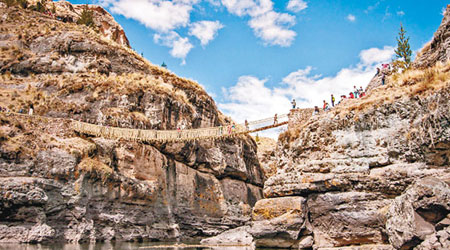克斯瓦恰卡吊橋至今已有五百年歷史。（互聯網圖片）