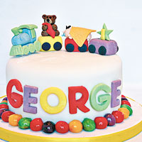 網上出現一些為慶祝小王子生日而製的生日蛋糕。（互聯網圖片）