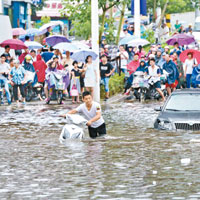 福州<br>福州市區多處道路出現水浸。（中新社圖片）