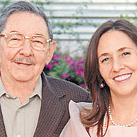 古巴總統勞爾‧卡斯特羅（左）的女兒馬利耶拉（右）一度被誤傳在失事客機上。（互聯網圖片）