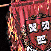雜誌刊出焚燒哈佛大學校旗的圖片。（互聯網圖片）