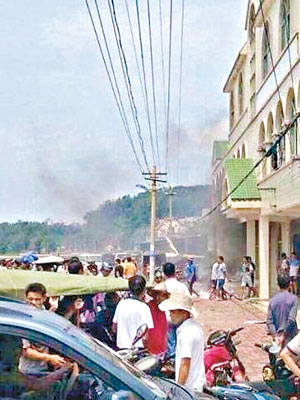 縱火<br>村民燒毀政府部門的檔案資料。（互聯網圖片）