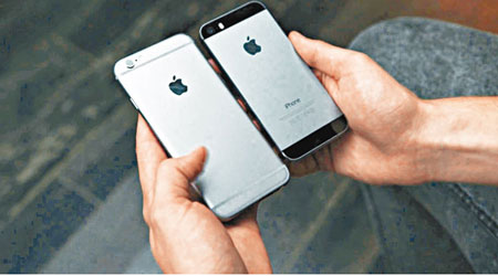 有傳新iPhone（左）比iPhone5s（右）大。（互聯網圖片）