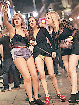 有女大學生大爆常被要求穿着性感出席聯誼活動。